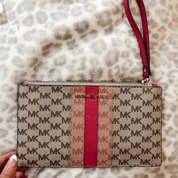 Michael Kors Accessories - MICHEAL KORS never used purse